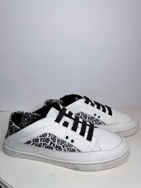 YUB TI:ME  White Graphic Sneakers with Elastic Black Laces Low Top Size 9.5